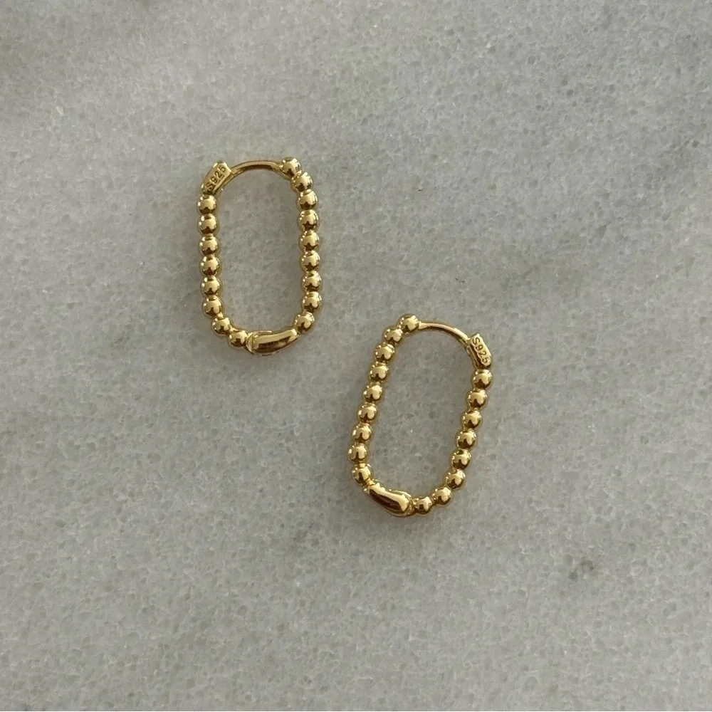 Gold Beaded Oval Hoop Earrings
Brand New - Picture 1 of 3